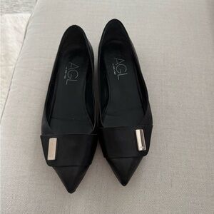 AGL Black Leather Silver Medallion with Pointed Toe Flat Shoes. Size 37